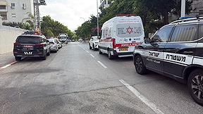 אמבולנסים וניידות בדירת האישה באשדוד