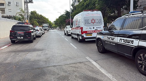 אמבולנסים וניידות בדירת האישה באשדוד