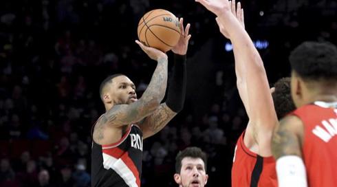 ערב ענק ב-NBA: לילארד צלף 71 נק' עם 13 שלשות