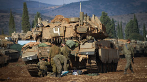 חיילים בשטח היערכות סמוך לגבול עם לבנון