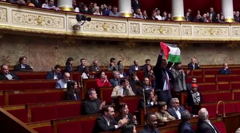 יוון מגרשת 9 סטודנטים שהפגינו נגד ישראל ובעד חמאס