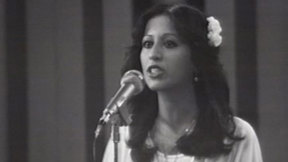 עפרה חזה. 1978