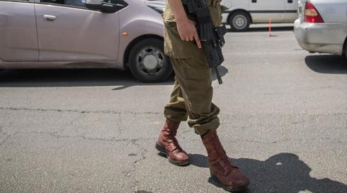 חשד: פלסטיני התחזה לאיש ביטחון ותקף מינית חייל בטבריה