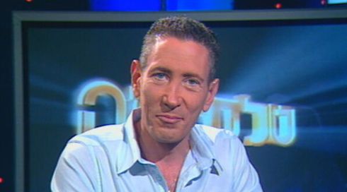 עופר נחשון הובא למנוחות: "קולך החם ליווה דורות של מאזינים"