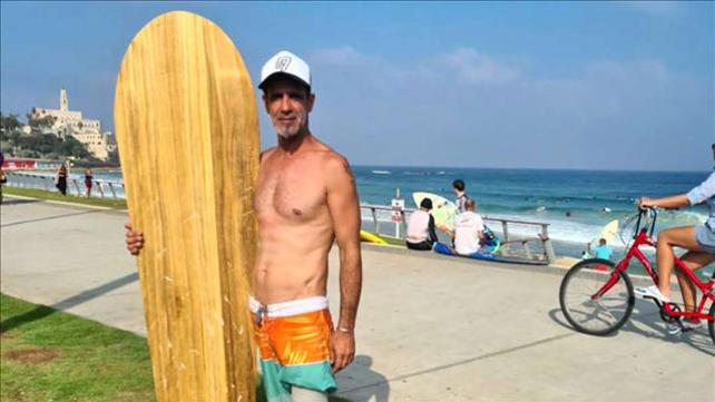 "גלישה זה כמו דת": בין מכשולים לתפניות - הסיפור של יריב נחמן בלולו