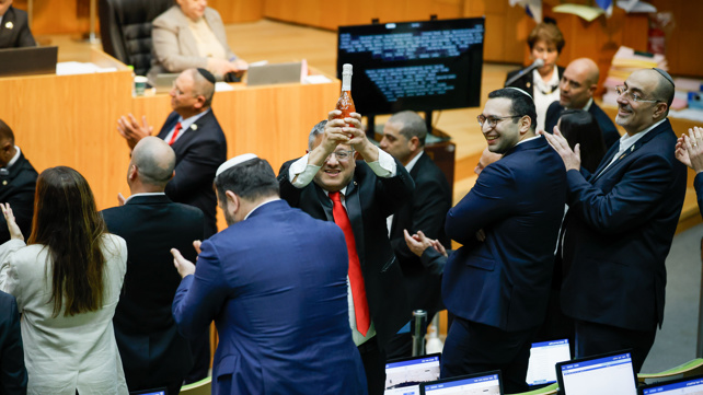 איתמר בן גביר מנסה לפתוח שמפניה לאחר אישור חוק עונש מוות למחבלים