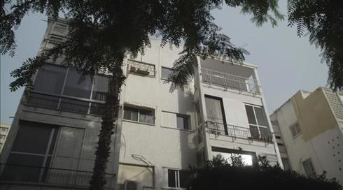 הנפילה מהגג והתעלומה: שעתיים לפני מותה - ההודעות האחרונות בין החשודה ברצח לקרובת משפחתה