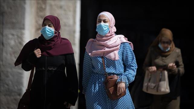 שתי נשים עם חיג'אב ומסכות בשער שכם בירושלים 17.09.20