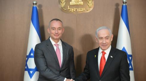 לאחר שנפגש עם נתניהו: המנכ"ל המיועד למועצת השלום בעזה ביקר ברשות הפלסטינית