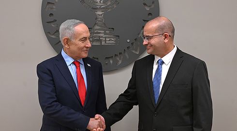 טקס החלפת הפיקוד במטה המוסד: רומן גופמן נכנס רשמית לתפקיד ראש הארגון