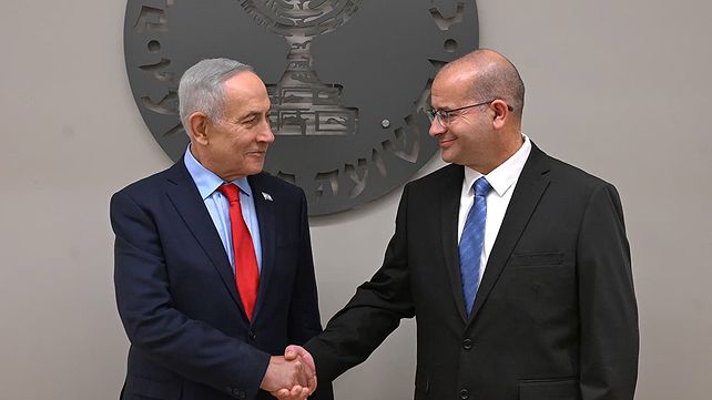 ראש המוסד הנכנס רומן גופמן עם ראש הממשלה בנימין נתניהו