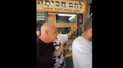 עם ברזל ואגרופים: בעל העסק "לחם חביתה" ובנו הותקפו בנתניה