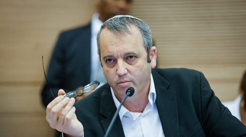 גלעד קריב נחקר בחשד להדלפת מידע מסווג - ולא שיתף פעולה