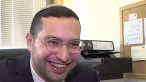 שר בן 30