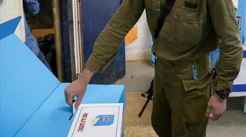 פרסום ראשון: צעדים משמעתיים נגד מפקדי הצנחנים שלא התירו לחייליהם להצביע