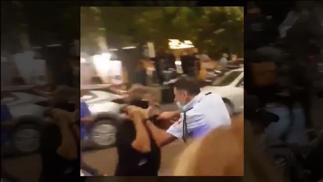 תיעוד סנ"צ ניסו גואטה מכה מפגין באמצעות מכשיר קשר