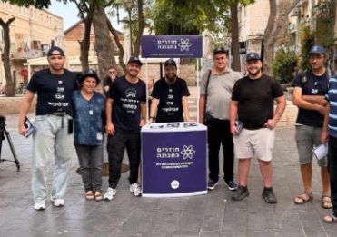דוכן נגד הדתה בירושלים