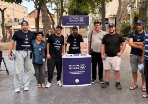 דוכן נגד הדתה בירושלים