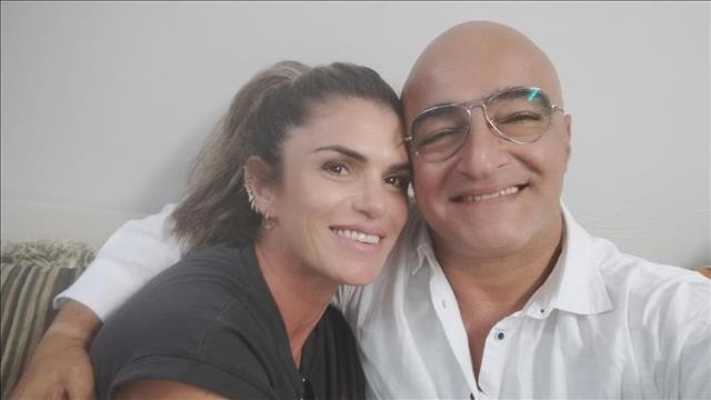 דודי אשכנזי ואשתו רחלי בתחנת המשטרה בקוס לפני השחרור 06.07.22