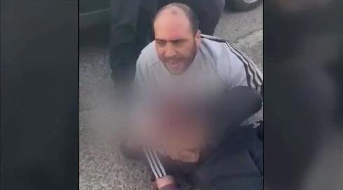 התנגשו ברכבו, הכו אותו דקות ארוכות - ותיעדו הכול