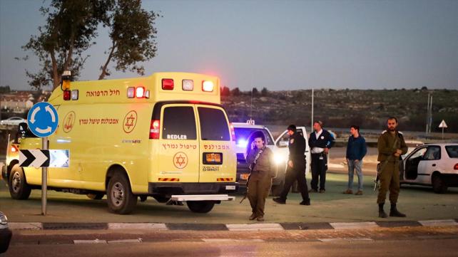 ניידת טיפול נמרץ של מד"א בצומת גוש עציון