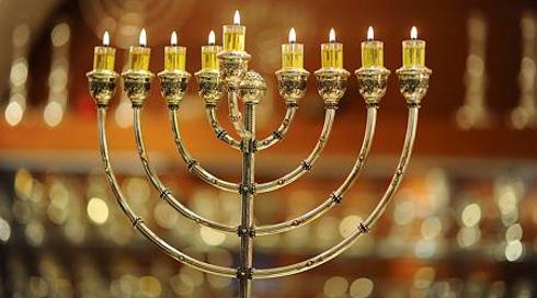 למה כולם מברכים על נרות החנוכה באותה המנגינה?