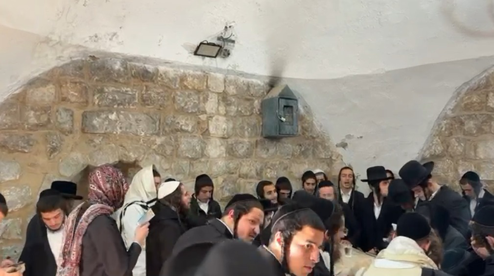 חסידי ברסלב בקבר יוסף בשכם