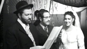 עליזה רוזן וטוביה צפיר מחופשיםלחתן וכלה. 1974