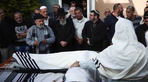 מאות ליוו למנוחות את הרב שבח שנרצח בפיגוע; בנט: "להסדיר את חוות גלעד"
