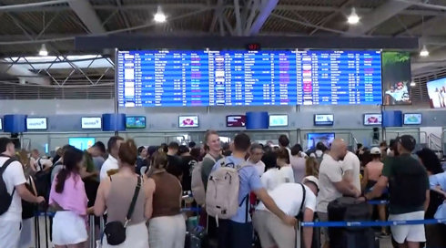 החופשה בסכנה? גל ביטולים בטיסות ליוון - רגע לפני פסח