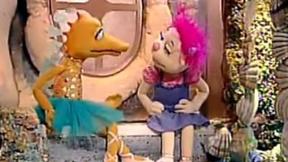 בחצר של פופיק 4 | שרה שרה שיר שמח 