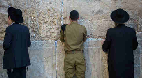 בכיר לשעבר בצה"ל: לצבא יש תוכניות לקליטת החרדים