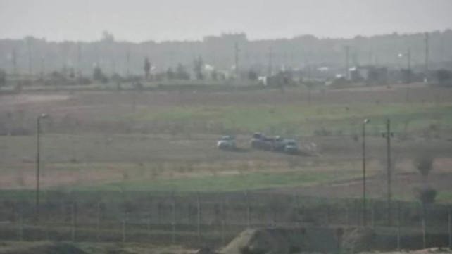 טנדרים בצד המצרי של הגבול