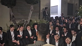 חרדים שפרצו למתחם ביתו של מפקד המשטרה הצבאית תא"ל יובל יאמין באשקלון, 28.4.26
