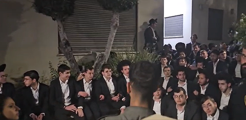 חרדים שפרצו למתחם ביתו של מפקד המשטרה הצבאית תא