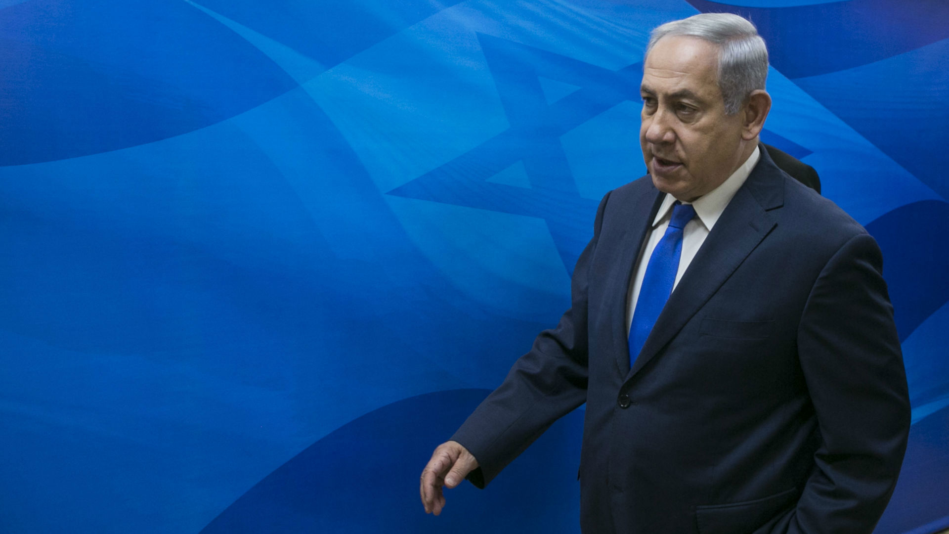 נתניהו בדרכו לישיבת הממשלה, החודש