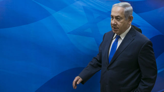 נתניהו בדרכו לישיבת הממשלה, החודש