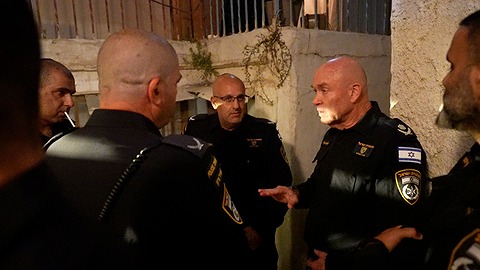 קציני המשטרה בזירת הרצח צילום: דוברות המשטרה