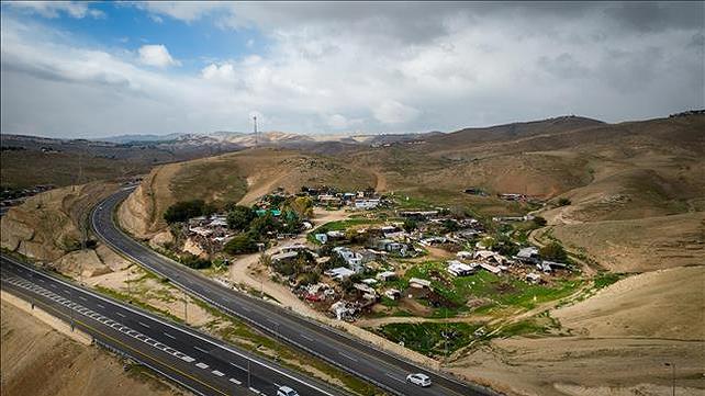 אל-ח'אן אל-אחמר خان الأحمر 