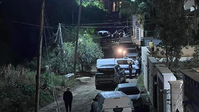 אלמונים ירו לעבר ביתו של ראש עיריית טייבה, שועאע מסארווה מנצור. מאבטח נהרג