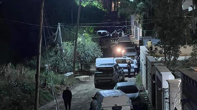 אלמונים ירו לעבר ביתו של ראש עיריית טייבה, שועאע מסארווה מנצור. מאבטח נהרג