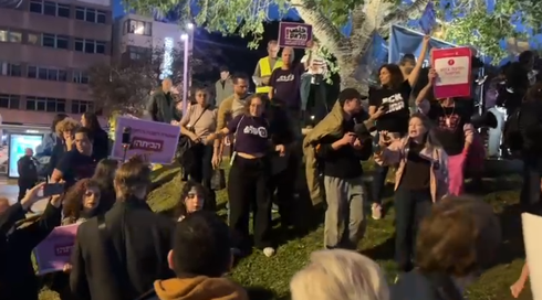 לאחר עימותים עם שוטרים: 13 עצורים בהפגנה נגד המלחמה בתל אביב