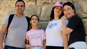 אלי שרעבי ישוב מעזה - אחרי שאשתו ובנותיו נרצחו, אחיו נרצח בשבי