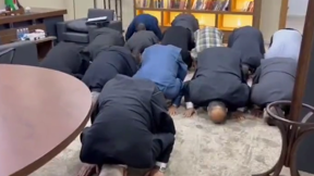 הנהגת חמאס חו"ל בתפילה ב-7 באוקטובר בקטר