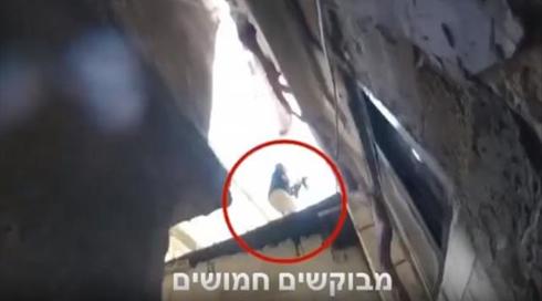 תיעוד ממצלמות הקסדה: המחבלים נמלטים לגג – ומחוסלים