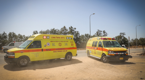 שלושה בני אדם נהרגו בתאונת דרכים בנגב, שניים נוספים במצב קשה