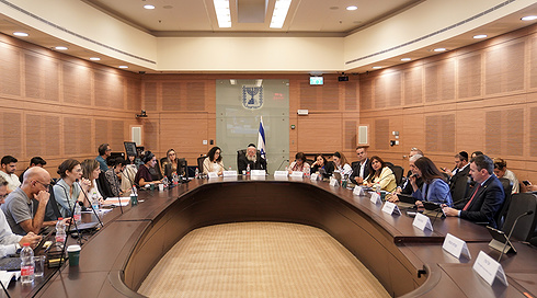 הצעת החוק להכרה במשפחות החטופים אושרה לקריאות שניה ושלישית