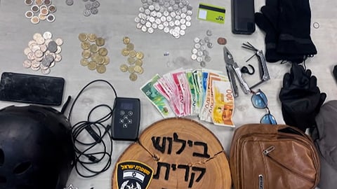 פרץ לעשרות כלי רכב בכל הארץ - כשהוא רוכב על קורקינט