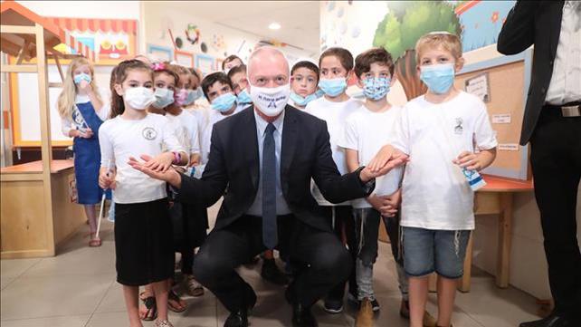 שר החינוך גלנט בפתיחת שנת הלימודים בבית הספר "נטעים" במבוא חורון שבבנימין, 01.09.20