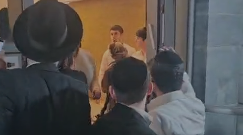 המשטרה הגיעה לעצור עריק במודיעין, מפגינים התפרעו - והוא שוחרר